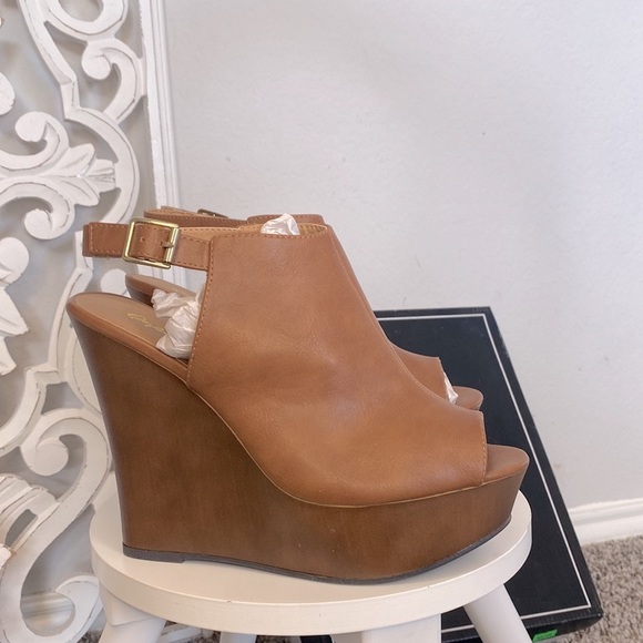 Qupid Leatherette Peep Toe Ankle Strap Wedge Booties BRAND NEW IN BOX! - Picture 2 of 14